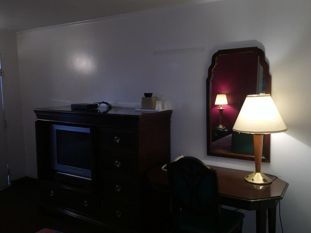 Budget Inn Wrightstown Exterior foto